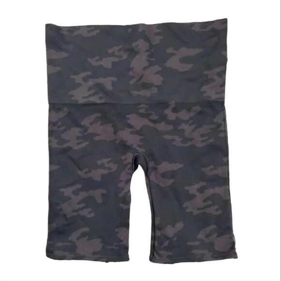 Spanx Black Camo Look At Me Now Seamless Bike Shorts Large NWT - Picture 8 of 12